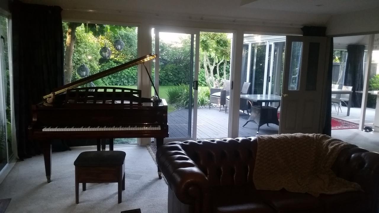Berni'S Boutique Bnb Christchurch Exteriör bild